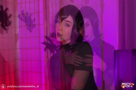 Жена устроила вампирский косплей и возбудила мужа