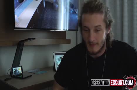 Полицейские решили трахнуть обдолбанную Liza Rowe