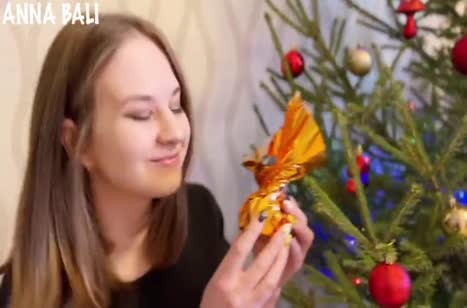 Классно отымел молодку раком у елки