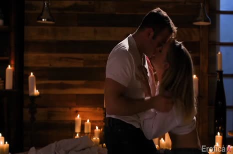 Перед сном Mona Wales красиво сношается с мужем