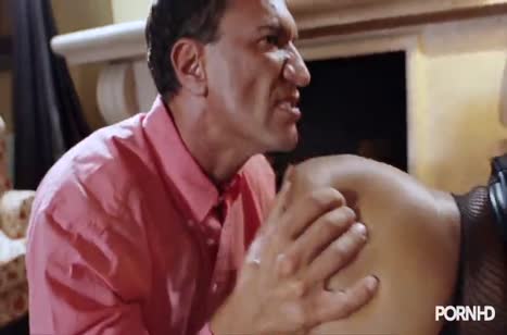 Noe Milk в наряде из сетки демонстрирует шикарную попу