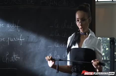 Студентки остались после пар ради групповухи с преподом