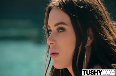 Аппетитная Lana Rhoades дала ласковому бойфренду в задницу