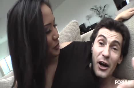 Жаркая Jessica Bangkok изнывает на большом пенисе