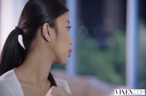 Соседка не устояла при виде мускулистого качка