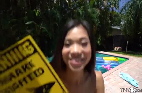 Горячую сучку Vina Sky смачно отодрали после бассейна