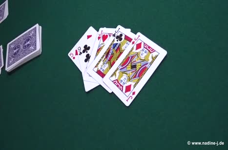 Сисястые лесбиянки променяли игру в покер на групповуху