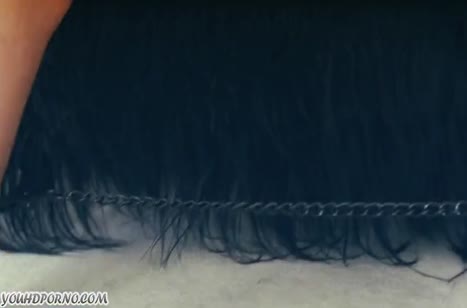 Подружка в наручниках наслаждается жестким сексом