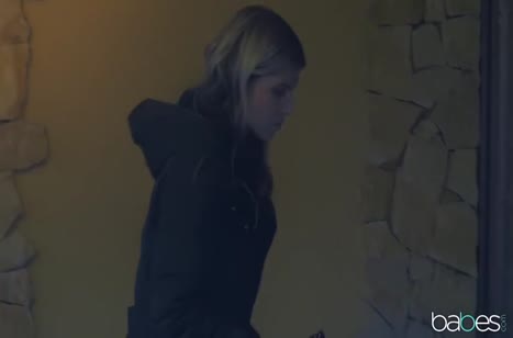 Русская девушка устроила своему парню романтический секс вечер