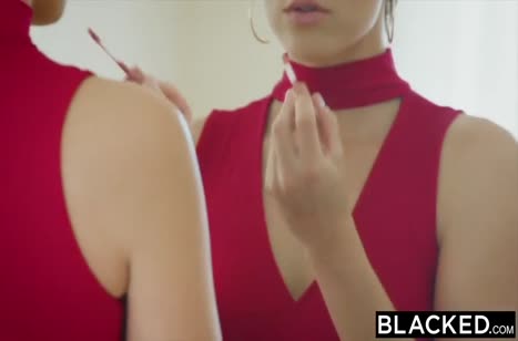 Пошлая Макенна Блу не брезгает сексом с неграми