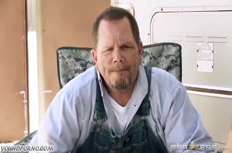 Фигуристая блондинка порадовалась члену тощего парня