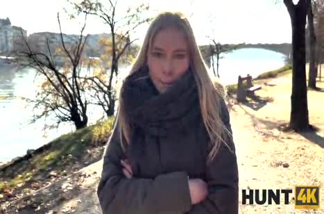 Ради цацек молодая Mimi Cica наставляет парню рога
