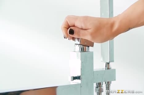 Стриптизерша Madison Ivy выдает класс на большом члене