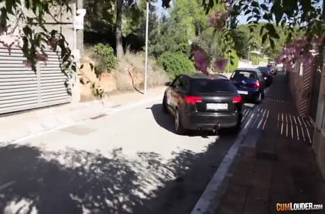 Сисястая Алиссия Кент прямо в машине схватилась за член