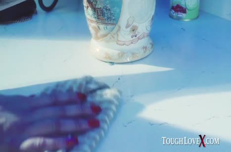 Camila Cortez была жестко наказана за откровенный прикид