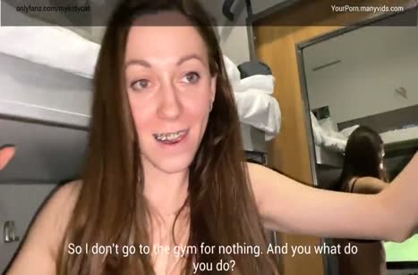 Русская бессовестная брюнетка устроила перепихон в поезде