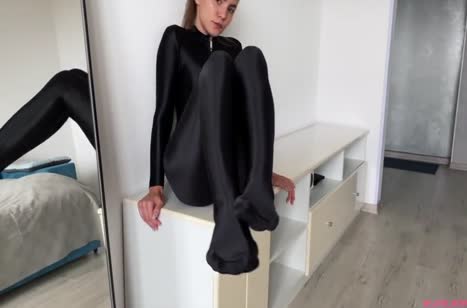 Подружка оделась в спандекс и сняла с чуваком домашний секс