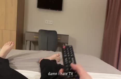 Откровенная тренировка телочки завела стояк чувака