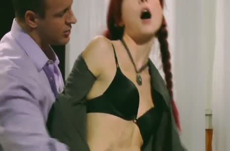 Зои Восс получает оргазм от крепыша трахаря