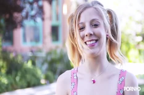 Белая соска Частити Линн любит черные члены