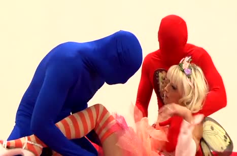 Белокурую принцессу имеют безымянные любовники