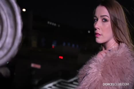 Любовница в чулочках красиво шпилится с самцом