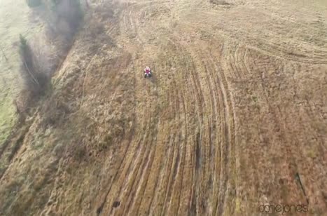 После прогулки хитрый парень предложил девушке согреться сексом