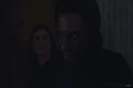 Tasty Stacey устроила вечерний перепихон с чернокожим