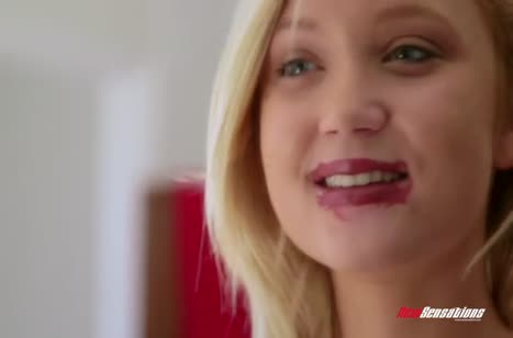 Бабенка с большими сиськами мастерски приласкала молодую