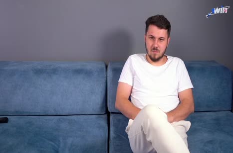 Спортивная фитоняшка сама начинает липнуть к чуваку