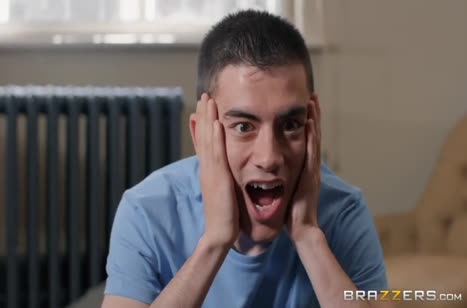 Горячая мамочка в высоких сапожках круто прыгает на члене