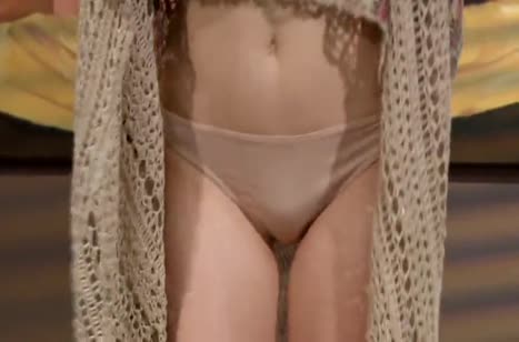 Молодая Джесси Эндрюс получает массаж и смачный секс