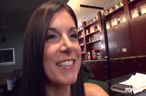 Девушки в массажном салоне устроили лесбийскую групповуху