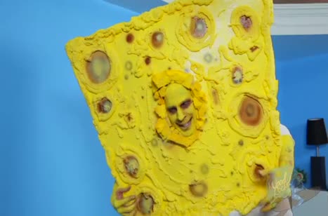 Красивая Skin Diamond показывает Губке бобу рабочий ротик