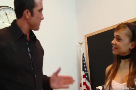 Молодая Tiffany Star хорошо научилась сосать члены