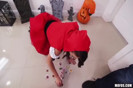 Красная шапочка Kharlie Stone оказалась девочка не промах