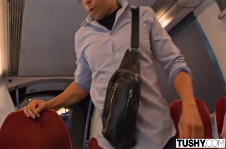 Ухажер привел Yukki Amey в гости и хорошенько отымел в попку