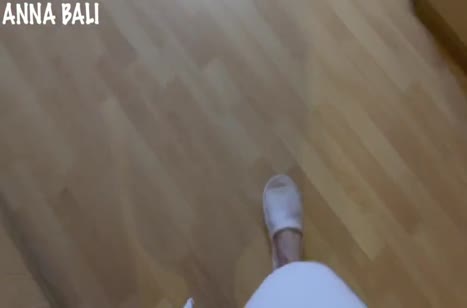 Отправила другу свои голые фотки и он быстро прибежал на трах