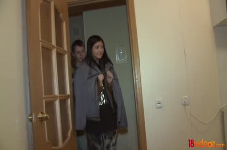 Привел подругу в гости и чпокнул прямо на кухне