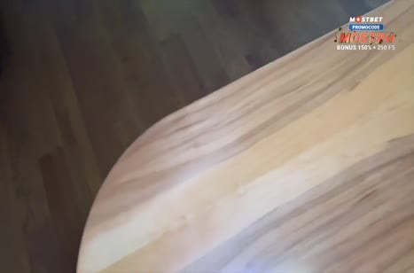 Жена с завязанными глазами классно сосет от первого лица