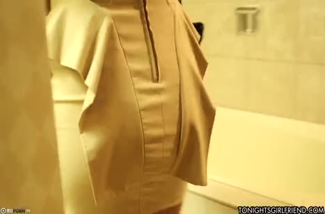 Сексуальная шлюшка обработала негра за деньги