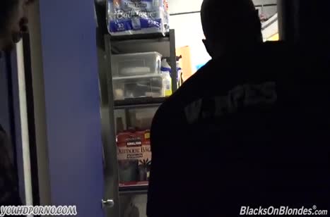 Три черные сардельки заткнули все щели Amirah Adara