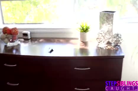 Стеснительная подружка все же оказалась на члене парня