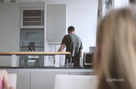 Красивая русская блондинка с радостью присела на кукан