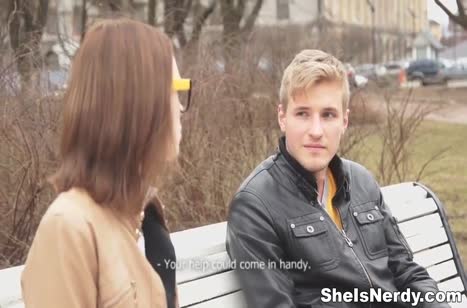 Русская молодая бабенка офигевает от большого писюна