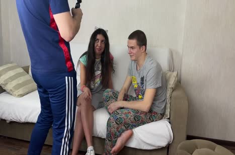 Русская девушка готова отработать долги натурой