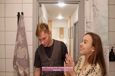 Молодая хозяйка откровенно заигрывает со слесарем