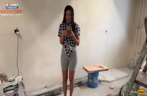 Работница слишком много прохлаждалась и была наказана трахом в жопу