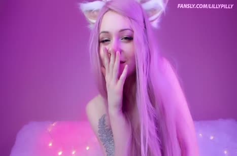 Вебкамищица с большой грудью снимает свое соло порево