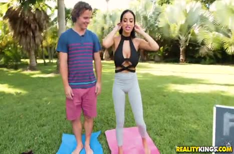 Сочную Викторию Джун в лосинах отодрали после разминки